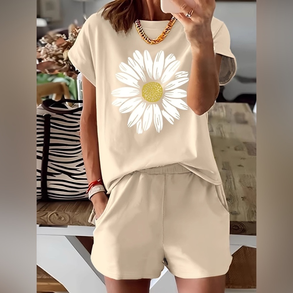 Daisy Short Sleeve Top and Shorts Two Piece Set